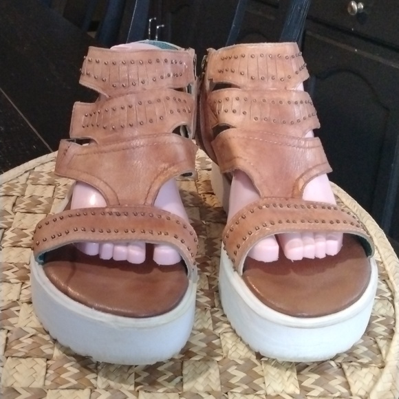 ROAN BY BED/STU SANDALS - Picture 2 of 13